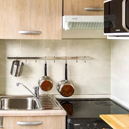 Bright And Quiet Apt Near Montmartre Париж